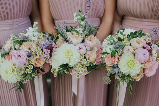 Floral Storytelling: How a Skilled Wedding Florist in Cotswolds Captures Your Love Story